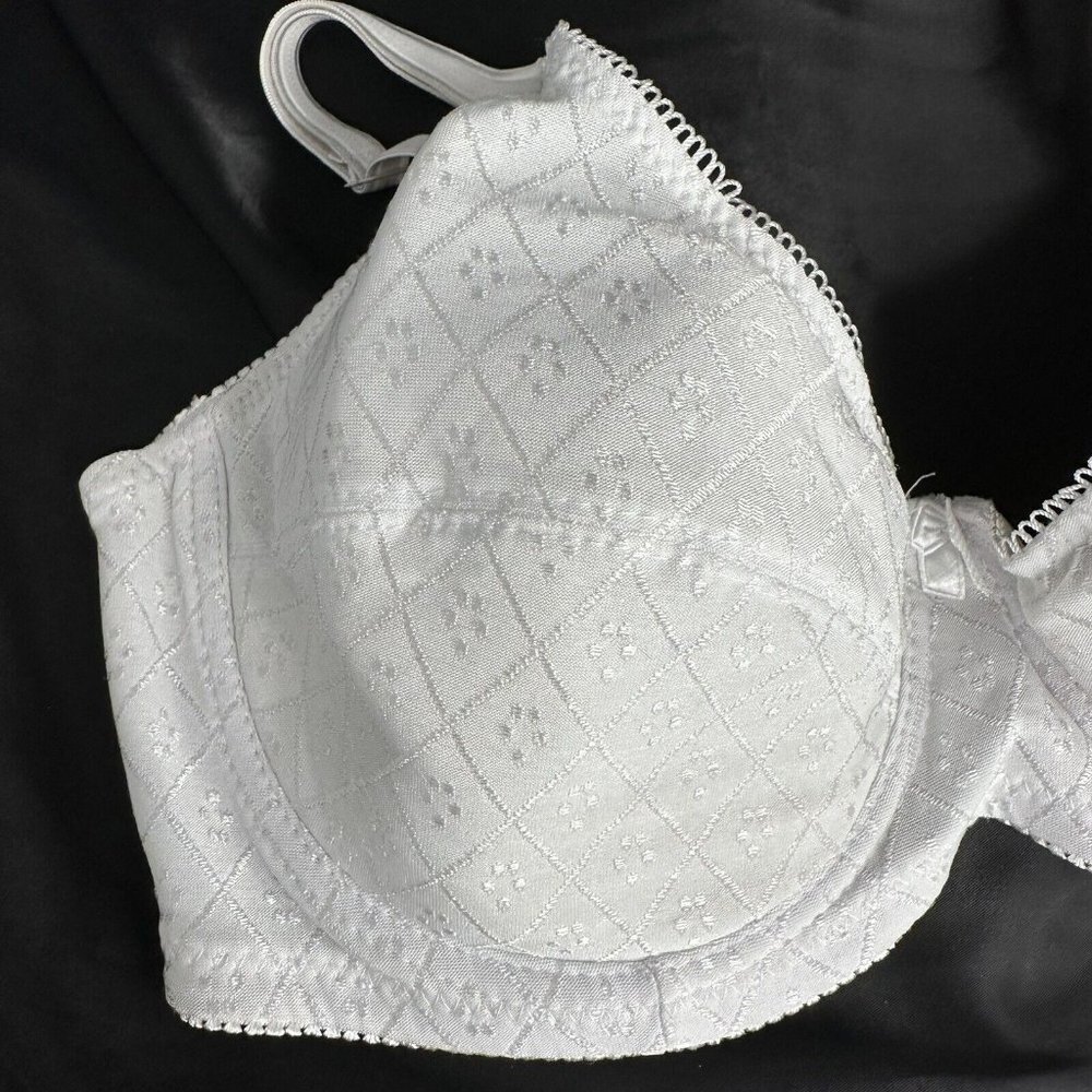 Mamia Lingerie White Bra Intimates Lace bow Embroidery Details Adjustable 40D - Picture 3 of 12
